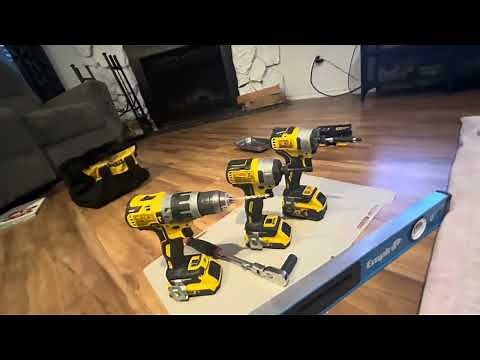 ROCKETFISH TV WALL MOUNT FOR A TV SIZE 40-75”