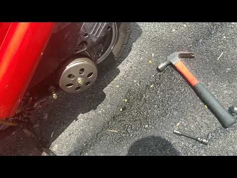 Easy Fix for 150cc GY6 Scooter Stuck In Gear / Doesnt Roll / Frozen Clutch