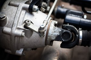 Comment vérifier un cardan ? - Planète Automobile