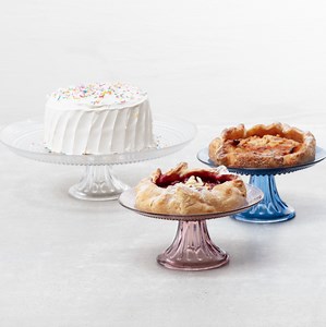 These $30 Vintage-Inspired Cake Stands Make the Best Hostess Gift for the Holidays