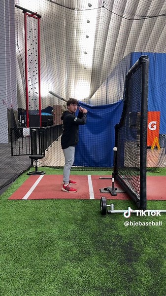 Training Tip Tuesday‼️ Keeping your hands inside the baseball and staying connected is key to a good swing! 💪🏼🔥 ##fyp##foryoupage #BoDome#trainlikeapro