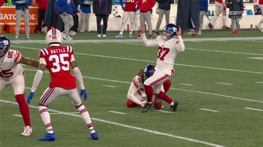 ¡¿Pero qué quisiste hacer Younghoe Koo?! 🤦‍♂️ Quiso patear el ovoide pero termina pateando el piso 😖 Pifia grosera de los Giants en el Monday Night Football ❌ | NFL Live en español