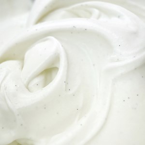 How to stabilize whipped cream (Video Tutorial)