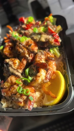 It’s a NICE DAY OUT! REMEMBER YOU CAN ORDER THRU THE LINK IN MY BIO… FOR PICK UP OR DELIVERY. WHEN YOU GET TO THE TRUCK WAIT TIMES MAY VERY. FOR FASTER SERVICE PLEASE ORDER AHEAD .. WE MAYBE BUSYYYY… YOU CAN SCAN THE BAR CODE OR JUST USE THE TABLET .. THANK YOU!