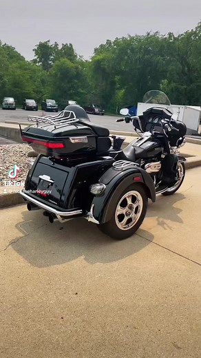 97K views · 1.2K reactions | Let’s check out a trike #triglide #trike #motorcyclesoftiktok #nicktheharleyguy #motorcycle #biker #bikertok | Nick Middaugh | Facebook