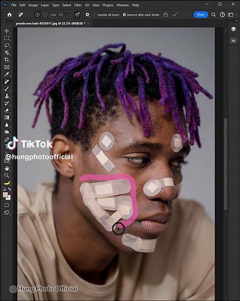 Easily remove stickers in Photoshop #photoshop #photoshoptutorial #photoedit #photoediting #photoshoptips #photoshoptricks #learnontikok