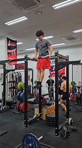 No gravity?🤔 . My training plan? Check my bio link🔗 . . #muscleup #calisthenics #pullups #workoutmotivation #strongest #challenge | YooMin Choi