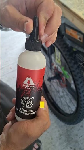 Installation du préventif tubeless Restless 🛞 #restless-bike #vttwithfriends #mtb #restless