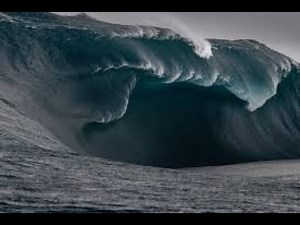 10 Biggest Waves Ever Recorded In History