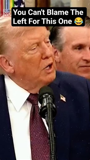 Trump’s Reaction Got Everyone Laughing 😂📱#TrumpMoment #FunnyReaction #ViralClip #breakingnews | Maurice Scott
