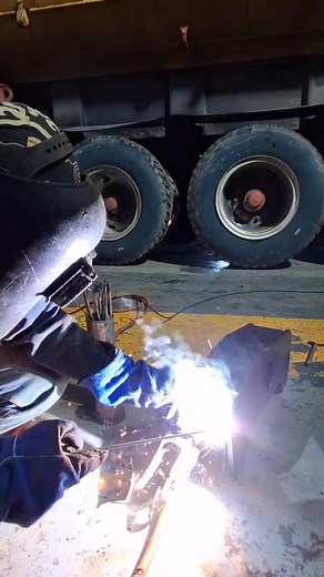 Tutorial cara mengelas stoper equalizer #welding #welder #mechanic #equalizer #trucktrailer #trucktraillerindonesia #jangkauanluas #reels #fyp | Ardiyan Si-Bolang