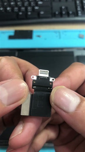 iPad Pro 12.9 Gen 4 ชาร์จไม่เข้า! สาเหตุเกิดจาก?