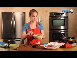 How to Make Scrambled Eggs with Bacon and Cheese