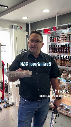 Voici comment fumer du poisson à froid en quelques étapes faciles. ⬆️🐟 ⚠️ Attention, ce procédé ne cuit pas les aliments! Il est donc essentiel de saler ou de saumurer le poisson avant de le mettre dans le fumoir. N’hésite pas à t’abonner ou à nous faire signe pour d’autres conseils gratuits! 😉 #fumer #fumageàfroid #saumon #truite #saumonfumé #truitefumée #cuisine #recettes #boutiquedelabalayeuse #tr #fyp