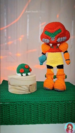 Samus Aran + mini Metroid amigurumi pattern