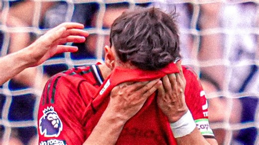 Bruno Fernandes BLAZES Man Utd penalty over the bar!