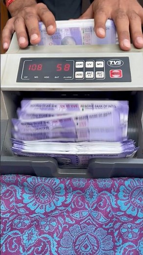 Counting 100-rupees cash 💴