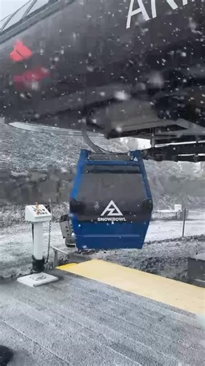 Arizona Snowbowl on Instagram: "Current conditions at the top of the Arizona Gondola - IT’S SNOWING! 🌨️❄️ Winter truly is right around the corner - get your season pass before midnight to SAVE! 📹: 09.26.25, 2 PM"