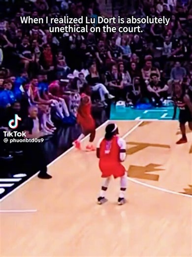 Me Impressiona o fato de ninguém ter colocado algum jogador do fundo do banco no jogo pra enfiar a porrada no DortAdou Thiero você tem um trabalho para o segundo Round