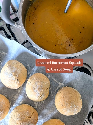 ROASTED BUTTERNUT SQUASH & CARROT SOUP Minimal wholesome ingredients to make this warming soup - perfect with bread rolls. 🌱Ingredients (feeds 4-6): - 1 medium sized butternut squash (peeled & cubed) - 4 carrots (peeled & cubed) - 2 red onions - 6 garlic cloves (skin on) - generous glug of olive oil - 1 litre vegetable stock - salt & pepper to taste - chilli flakes (optional) 🥕1. Place squash, carrots, onions and garlic into a roasting tray and coat well with olive oil, season with salt and pe