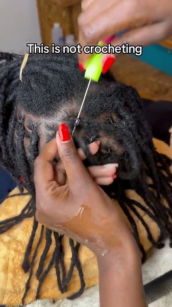 Simple way to interlock dreadlock. #locsinterlocking #hairstyles #locs #subscribe #crocheting
