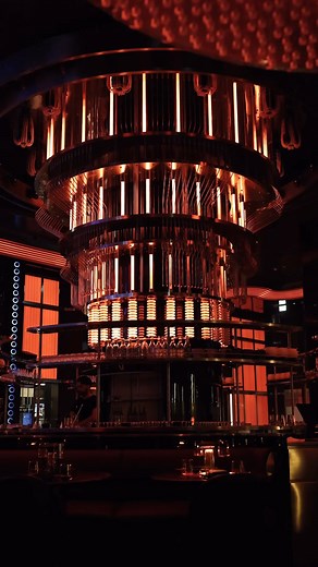 Are you ready to meet the future of dining? Step into WooHoo at Kempinski The Boulevard Hotel in Downtown Dubai, where you can try an AI chef’s specials. Expect a futuristic dining experience with holograms, tech-art and dishes that mix global flavours with Asian influences like sushi, ceviche and smoky robata skewers. @woohoo.dubai #dubai #restaurant | Time Out Dubai