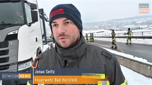 REGION: Heftiger Schneefall hat Osthessen am Montag weitgehend lahmgelegt. ❄️🌨️ Besonders betroffen war die A4 zwischen Bad Hersfeld und Friedewald im Landkreis Hersfeld-Rotenburg. 🚒 Lest dazu mehr auf OSTHESSEN|NEWS - in Web & App! 📲 Veröffentlichte Artikel: https://osthessen-news.de/n11787678/seit-stunden-im-stau-gefangen-schnee-chaos-wird-zur-absoluten-geduldsprobe.html #osthessennews #aktuell #regional #orange #hersfeldrotenburg #blaulicht #schneechaos #badhersfeld #friedewald | osthessen