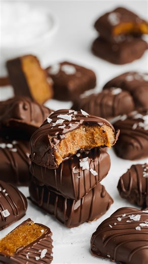 These easy salted date caramels are gooey, chocolatey and so moreish! Made with naturally sweet Medjool dates, real vanilla bean, a hint of white bean miso, and an optional dash of maca for that deep salted caramel flavour. No fancy steps - just blend, cut, chill, and coat in dark chocolate. You can keep them in the freezer to grab for whenever you get a sweet craving! 💬 Comment YUM or RECIPE and I’ll send you the recipe link. Or head to my site or Google “Addicted to Dates Date Caramels” and i