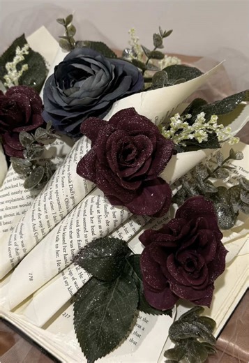 Unique Wedding Centerpieces for Book Lovers