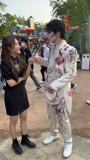 Halloween Costume Ideas: Zombie and Gothic Styles