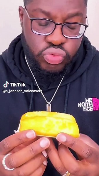 Eating stuff I dont like… Twinkies. #foodreview #snacks #pastry #foodie