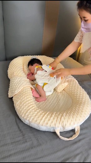 Nappy Byte | 🔗 Tap link in bio 👶 Full-time babysitter 🫱 🫲 because little cubs need comfort, care & lots of sleep 😴✨ From new moms to pro sitters,... | Instagram