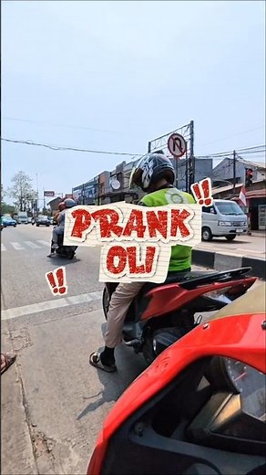 Pasutri Prank Oli Ojol Random! #ojol #berbagi #oli #motovlog #viralshorts