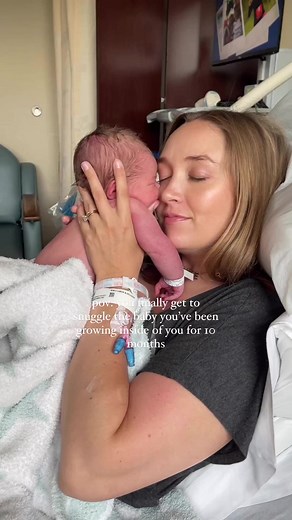 “Every time I give birth, I can’t comprehend that my body made this tiny human from scratch. 👶🏼🤍” @studiosomer | Owlet