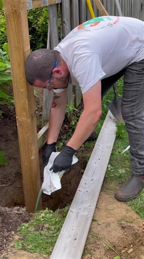How to ✨quickly✨ fix your fence with Sika PostFix! Showing YOU how to use Sika PostFix! It’s so easy! With Sika PostFix there’s no need to haul heavy bags of cement or figure out the right water to cement mixture portions and have to mix it and wait for it to harden once you pour it in. All you have to do is: 👍 Simply roll the package together to mix the components and rub it back and forth to activate the mixture —do so for about 20 seconds 👍 Cut the bag and pour the content into the hole And