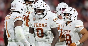 Source: Texas leading tackler Anthony Hill Jr. suffered broken bone in his hand against Georgia