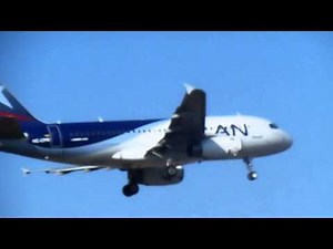 Aterrizaje LAN Ecuador Airbus A319 HC-CPR en SCL Rwy 17L