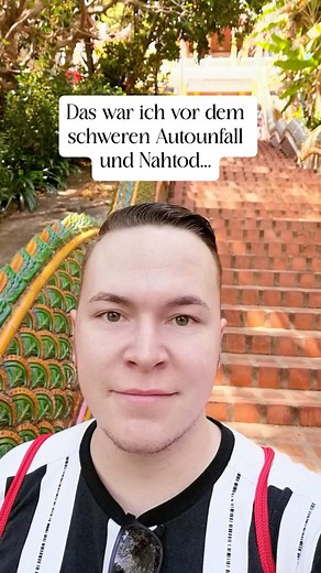 Das war ich vor dem Unfall. Ein junger Mann, nach außen stark, voller Disziplin und voller Rollen, die andere von mir erwartet haben. Ich habe funktioniert, Befehle ausgeführt, alles „richtig“ gemacht. Doch tief in mir fühlte ich mich leer. Ich war wie ein Schauspieler in einem Stück, das nicht mein eigenes war. Dann kam der Unfall. Ein einziger Moment, der alles veränderte. Zwei LKWs. Ein Aufprall. Mein Nacken gebrochen, mein Körper zerquetscht, innere Verletzungen. Ich fiel ins Koma. Für die W