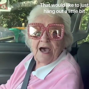 Grandson sets up 'beauty shop' for 87-year-old grandmother to give her a spa day