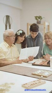 Cómo Fomentar la Flexibilidad en Personas con #Autismo La flexibilidad mental es la capacidad de adaptarse a cambios y situaciones imprevistas. Los niños con TEA (Trastorno del Espectro Autista) a menudo muestran rigidez y resistencia al cambio, lo que puede causar frustración y ansiedad cuando las cosas no salen como esperan. #Adaptación a Cambios El pensamiento en el autismo suele ser concreto y literal, y los niños se sienten seguros con situaciones predecibles. Un cambio inesperado, como no 