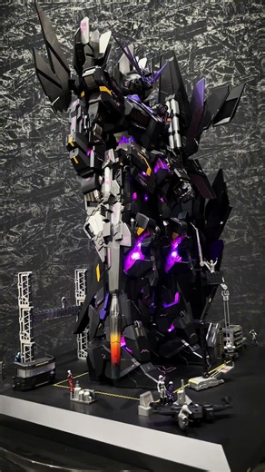 Custom Banshee Gundam Build… It GLOWS 😱