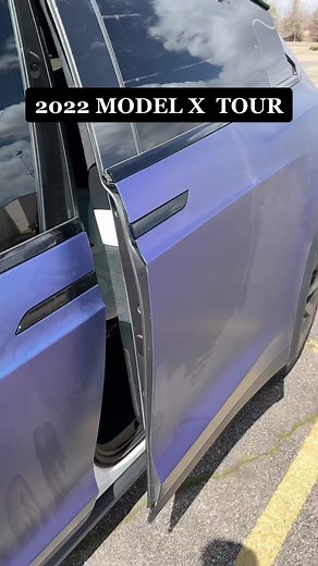 2022 Model X Tour: Yoke Standard in All Refresh S/X