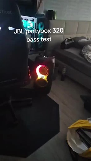 JBL Partybox 320 Bass Test Video