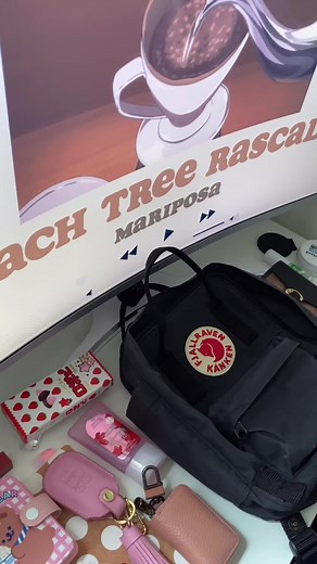 🎀 What’s in my kanken mini? 🎀 (my everyday bag) #kanken #kankenbackpack #fjallravenkanken #fjallravenkånken #whatinmybag #kankenmini