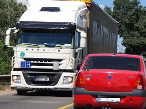 Surse: Vameșii ucraineni de la Halmeu, Satu Mare nu mai permit intrarea în Ucraina a tirurilor înmatriculate în Rusia și Belarus