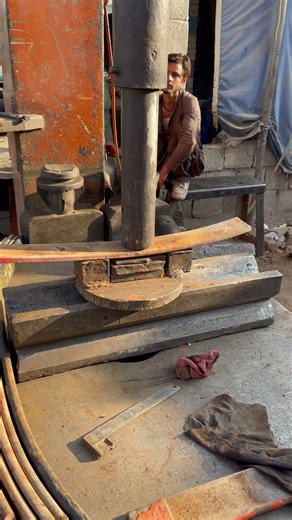 Leaf spring #engineering #hydraulicpress