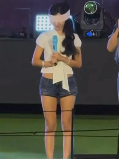 its kinda funny but I feel so bad bye #소연 #kpop #idle #끝내주는인생 #soyeon | soyeon blindfold prank on stage