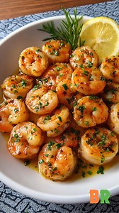 This quick shrimp dinner is perfect for busy nights when you want something filling and fresh without a lot of prep. It comes together fast, tastes bright and comforting, and works well with whatever sides your family already loves. Pan Seared Shrimp Ingredients : 1 tablespoon extra virgin olive oil or butter 1 1/2 pounds shrimp, peeled and deveined 1/4 teaspoon kosher salt 1/4 teaspoon fresh ground black pepper 1/4 teaspoon crushed red pepper 1 tablespoon lemon juice, plus lemon wedges for serv