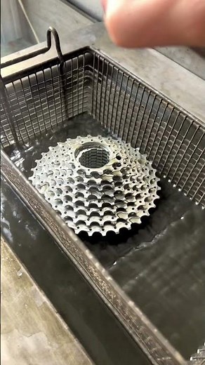 Cleaning a cassette is too easy #mtb #ultrasonic #biketech #cycling #shimano