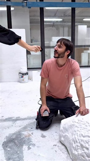 We asked our colleagues the toughest question on World Opera Day: which opera wins your heart? (The sculpture from our upcoming ‘Benvenuto Cellini’ production refused to comment.) 💬💔 | La Monnaie De Munt